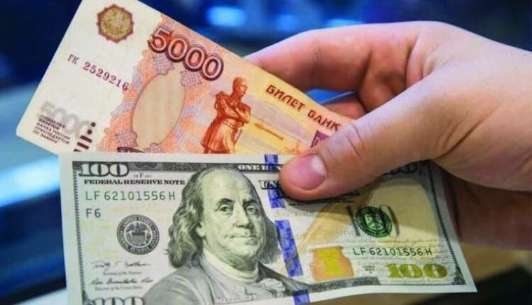 الروبل الروسي يصعد أمام الدولار الأمريكي 2022