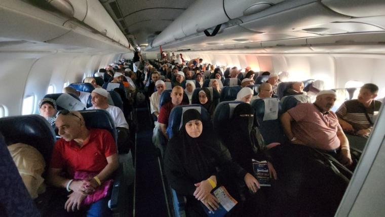 ? صور  وصول الدفعة الأولى من حجاج قطاع غزة إلى مطار القاهرة الدولي (2).jpeg