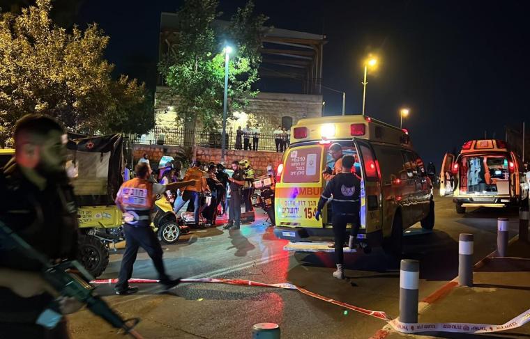 إصابة 9 مستوطنين بينهم 3 حرجة في إطلاق نار في القدس وانسحاب المنفذ
