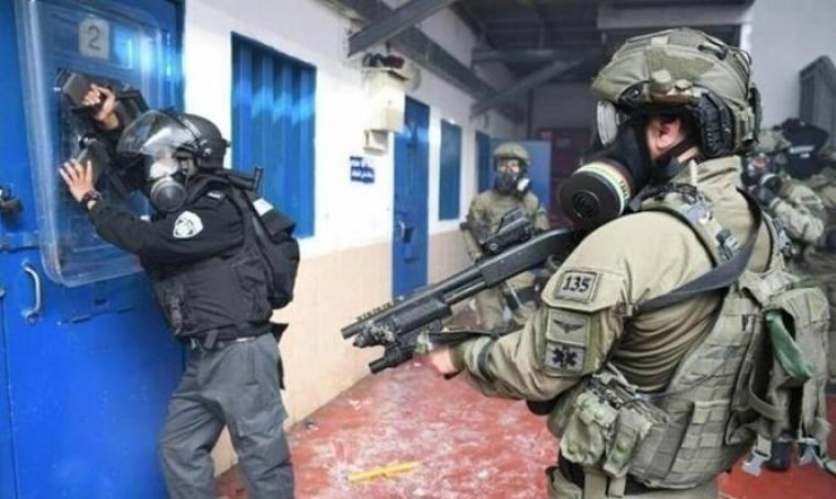 توتر بسجن النقب بعد اقتحام قوات الاحتلال لأقسامه