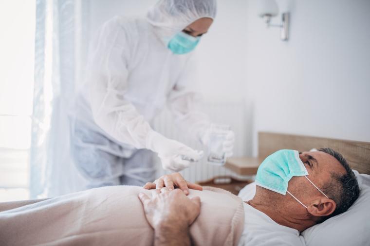 خبيرة: مجرّد تواجدك قرب المرضى "يحفّز" مناعتك استعدادا لعدوى محتملة!