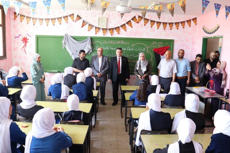 د. ثابت يفتتح العام الدراسي الجديد ويتفقد عدداً من المدارس في قطاع غزة