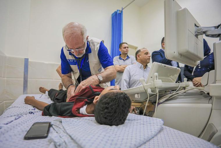 وفد أمريكي لجراحة قلب الأطفال تابع لجمعية إغاثة أطفال فلسطين يصل غزة