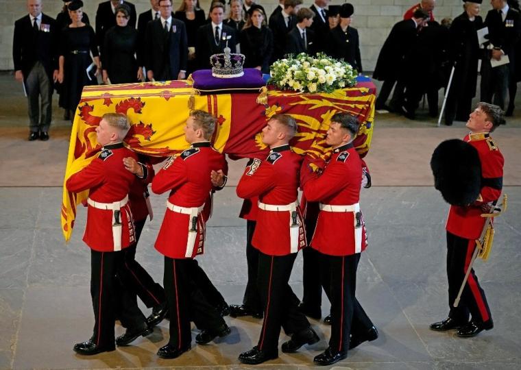 جنازة الملكة اليزابيث.jpg