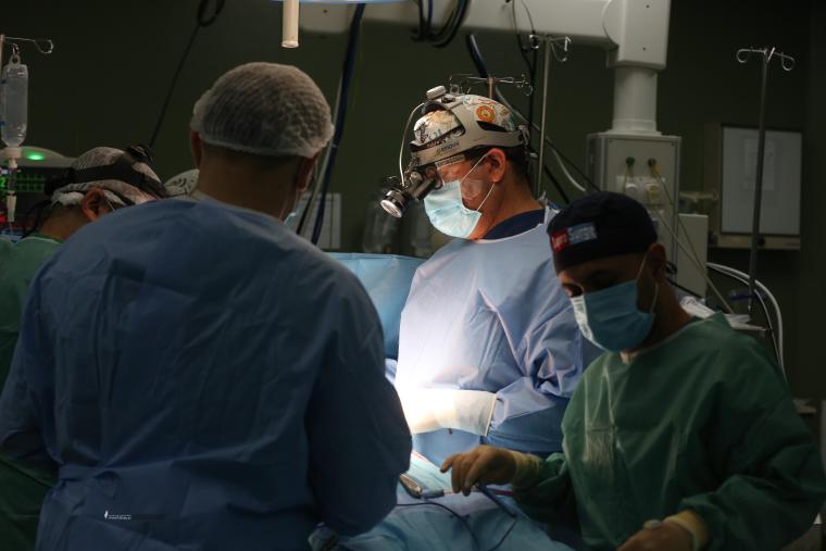 وفد مصري يجري عمليات جراحية في غزة (4).jpg