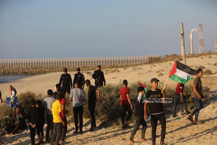 تظاهرة شعبية عند السياج الفاصل شمال غرب قطاع غزة (26).JPG