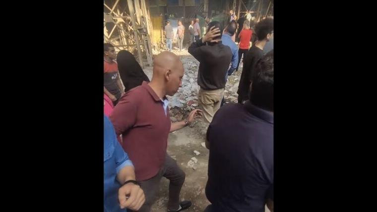انهيار جسر.