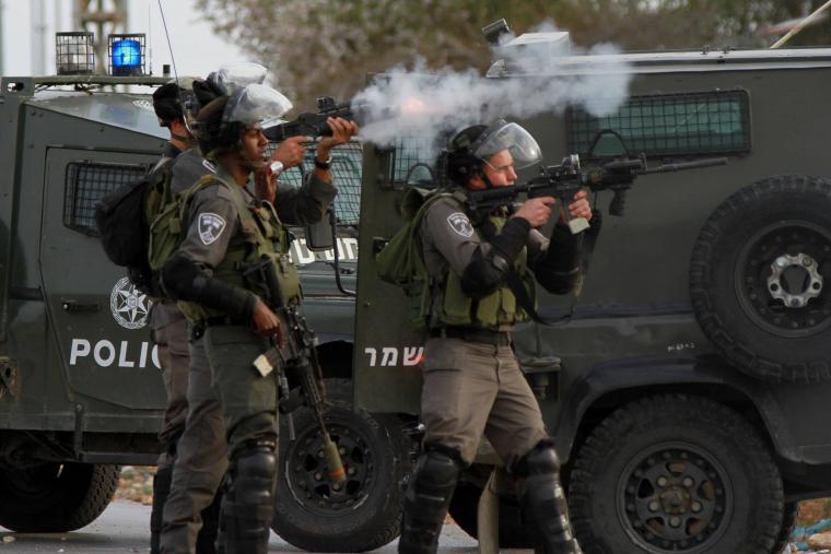 إصابة شابين برصاص الاحتلال في بيت أمر شمال الخليل