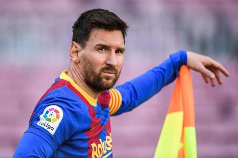 ميسي: طالبت هذا المدرب بعدم الرحيل عن برشلونة