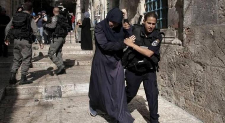 الاحتلال يعتقل فتاتين من المسجد الأقصى