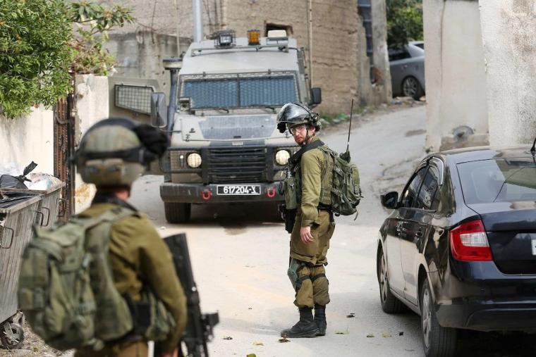 قوات الاحتلال تعتدي على شابين في القدس