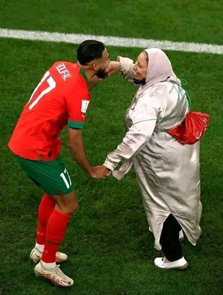 ما حقيقة وفاة والدة اللاعب المغربي سفيان بوفال ويكيبيديا.. وفاة والدة سفيان بوفال حقيقة أم إشاعة