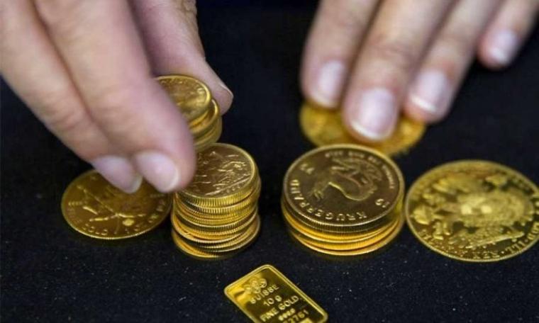 قوة الدولار تُطيح بأسعار الذهب