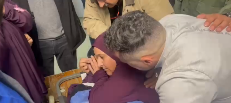 والدة الشهيد.PNG