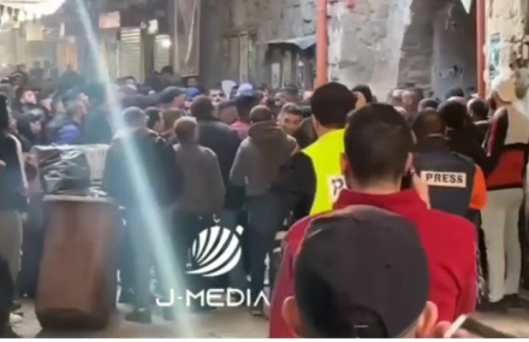 المنزل المحاصر.PNG