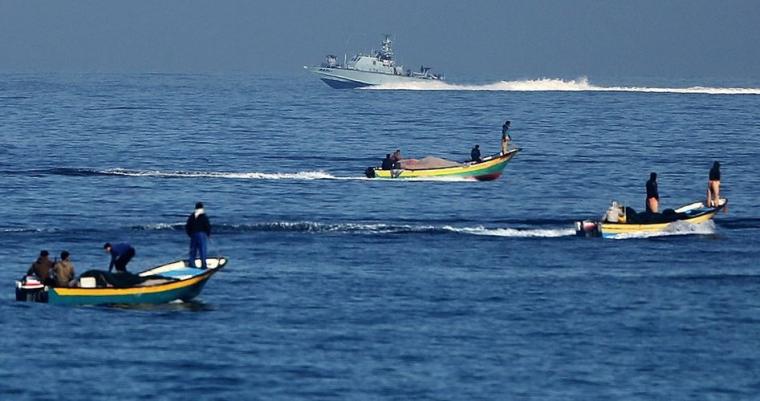 زوارق الاحتلال تطلق النار صوب مراكب الصيادين في بحر شمال القطاع
