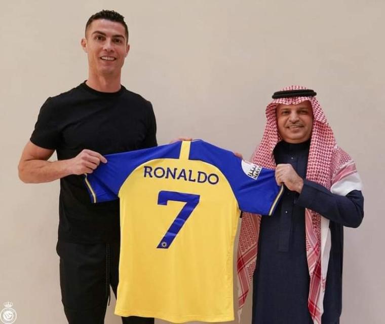 تفاصيل عقد كريستيانو رونالدو مع نادي النصر السعودي