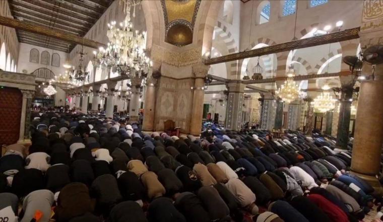 صلاة الفجر في الاقصى اليوم