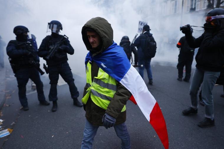 مظاهرات مليونية بفرنسا2.jpg