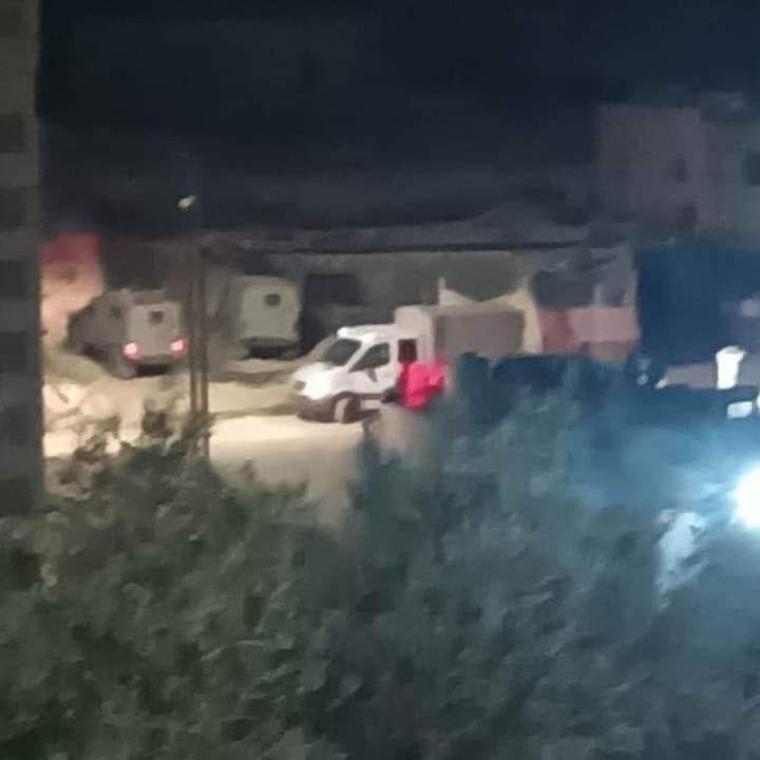 محاصرة أحد المنازل