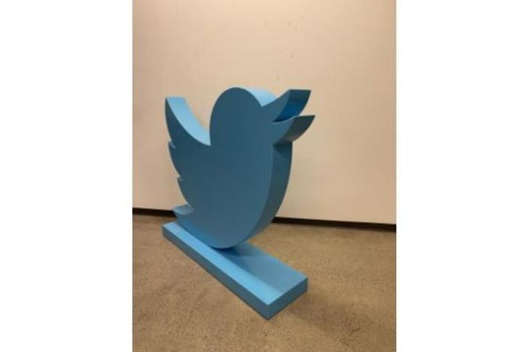 تمثال طائر تويتر
