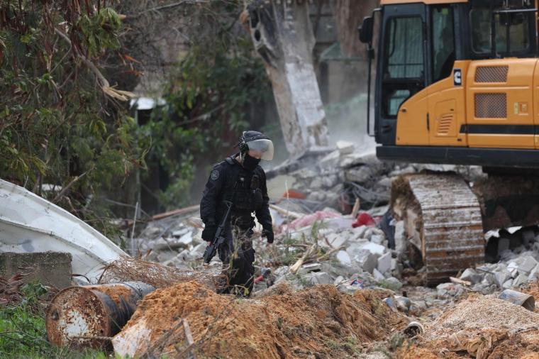 إسرائيل تهدم منزل معتز الخواجا وأسامة الطويل في الضفة الغربية