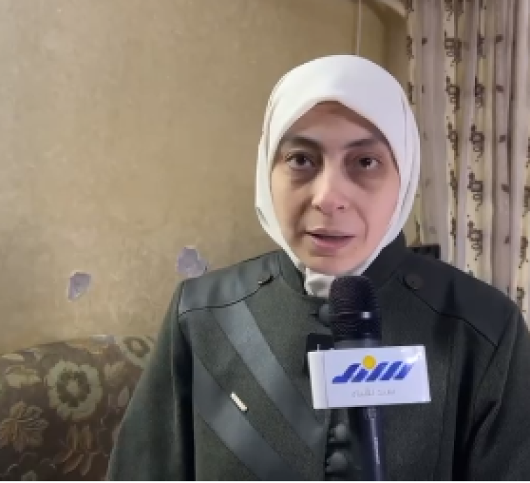 والدة الاسير اسامة الطويل.PNG