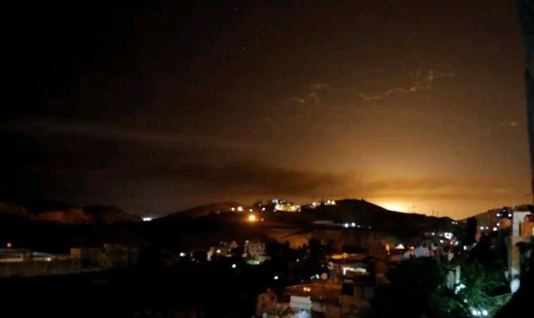 إطلاق صواريخ اتجاه الجولان المحتل ومدفعية الاحتلال تقصف أهدافًا في سوريا