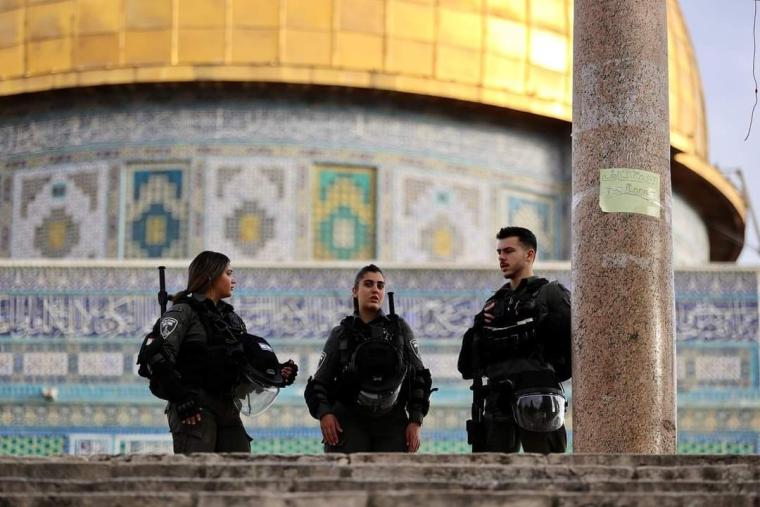 جنود الاحتلال يقتحمون المسجد الأقصى والقدس