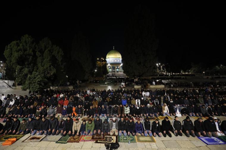 25 ألفًا يؤدون صلاتي العشاء والتراويح في المسجد الأقصى