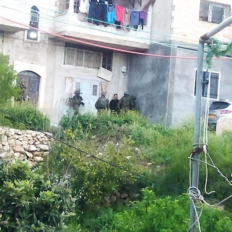 اصابة شابين في بيت امر في الخليل