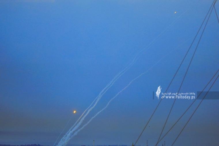 المقاومة.تواصل اطلاق الرشقات الصاروخية اتجاه سديروت والقبة تحاول التصدي (4).JPG