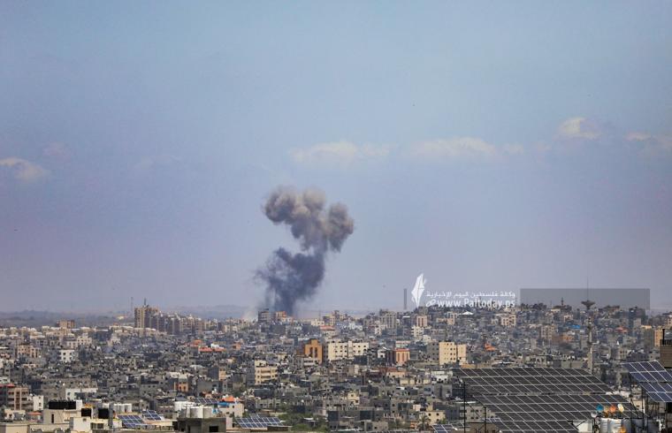 جيش العدو يواصل الغارات الجوية من الطيران الحربى على  قطاع غزة في خامس أيّام العدوان (3).JPG