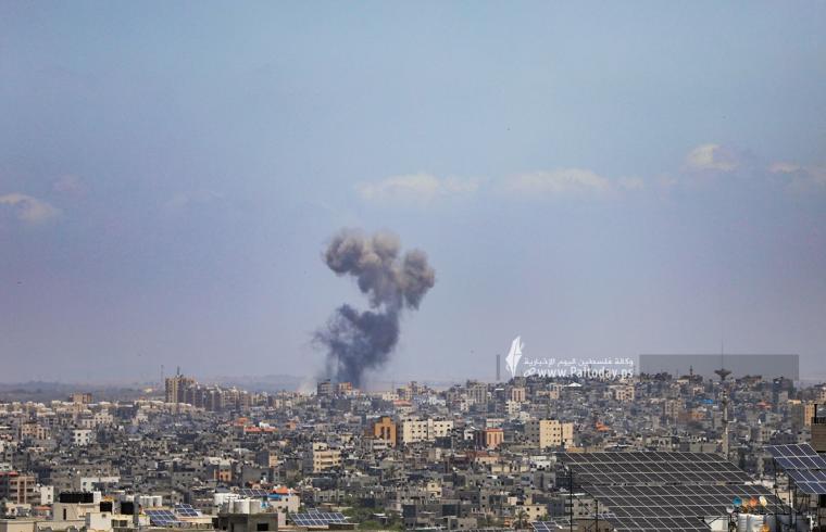 جيش العدو يواصل الغارات الجوية من الطيران الحربى على  قطاع غزة في خامس أيّام العدوان (3).JPG