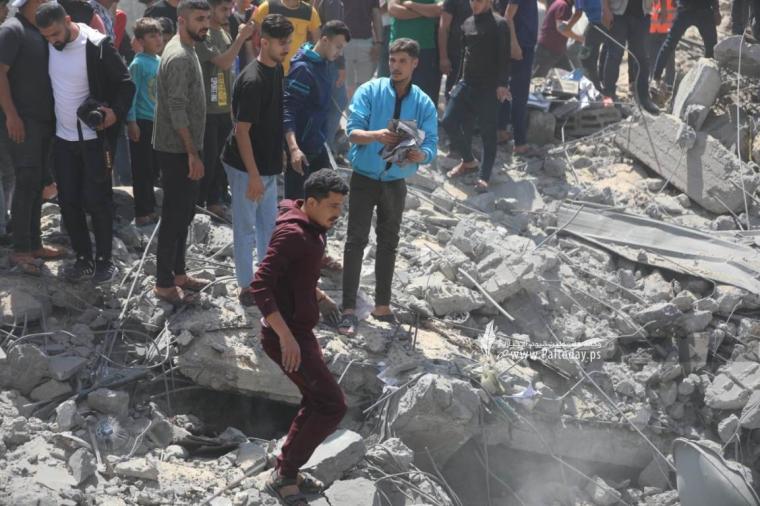 دمار واسع جراء قصف الاحتلال منزلاً في بيت لاهيا شمال قطاع غزة (10).jpeg