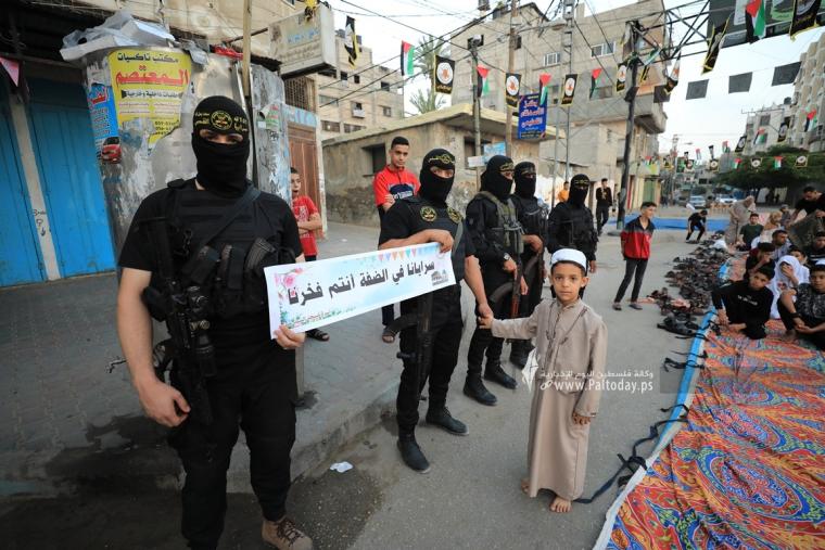 الجهاد الإسلامي تقيم صلاة عيد الأضحى في العراء بمدينة غزة (2).JPG