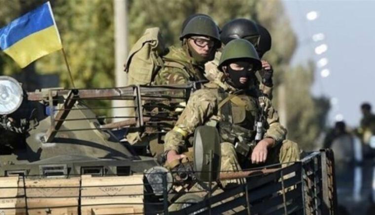 مباشر- تدمير آلية عسكرية أوكرانية بقذيفة روسية حارقة