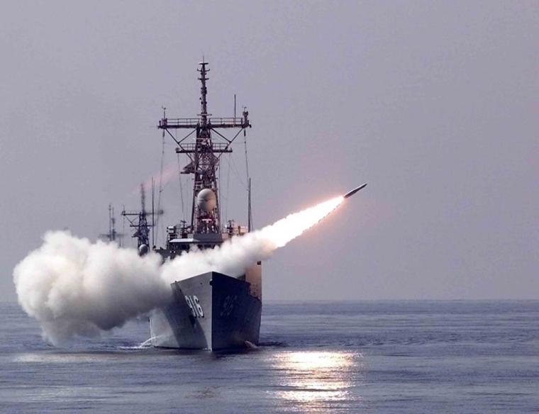سفينة روسية توجه ضربات على اهداف بأوكرانيا