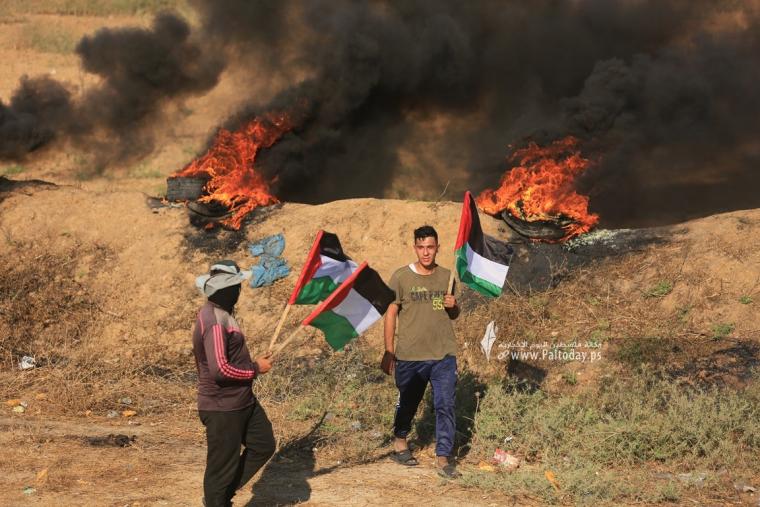 الشباب الثائر على حدود غزة احتجاجاً على ما يجري في جنين (9).JPG