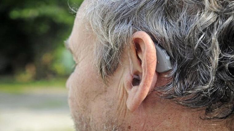 هل أجهزة السمع تقلل من خطر الإصابة بالخرف؟