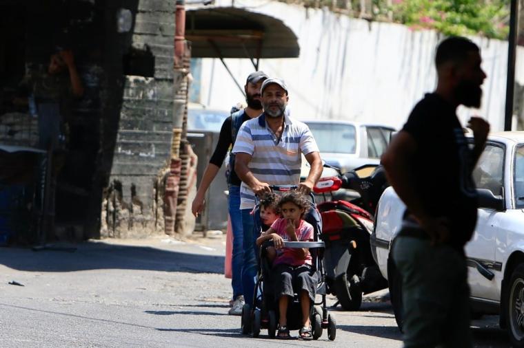 نزوح عائلات فلسطينية