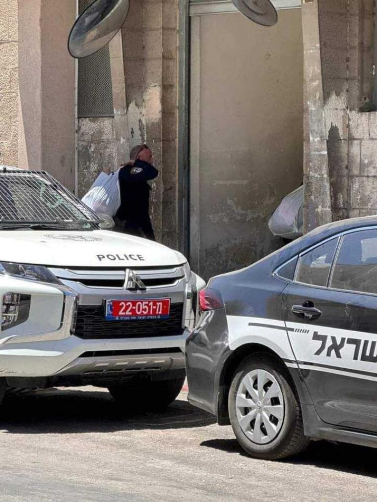 قوات الاحتلال تقتحم محال تجاري في القدس