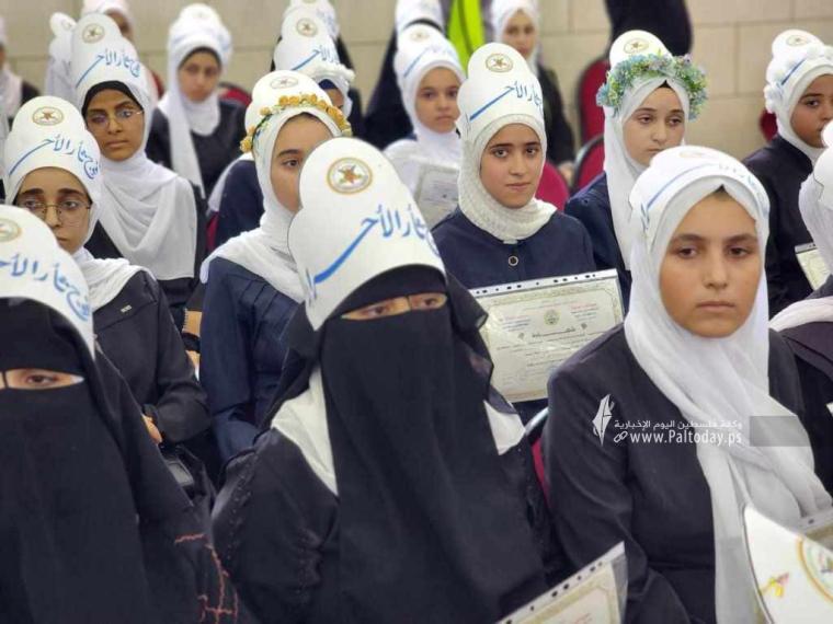 120 حافظًا وحافظةً لكتاب الله
