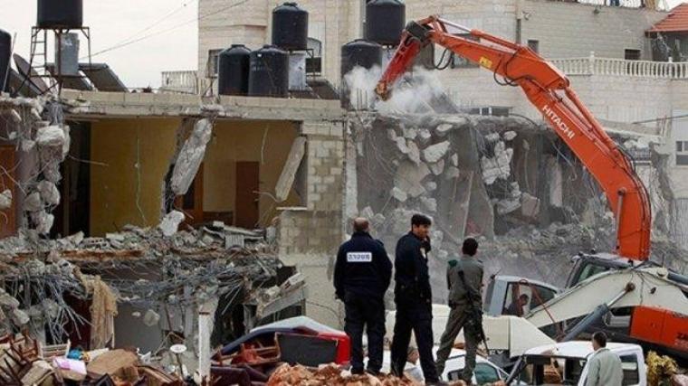 الاحتلال الاسرائيلي يهدم منزل في الضفة