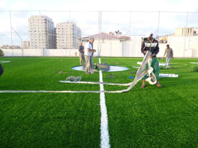 ملاعب عشبية صناعية