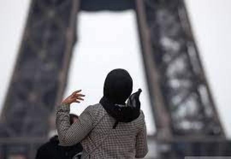 حظر العباءة الإسلامية في مدارس فرنسا