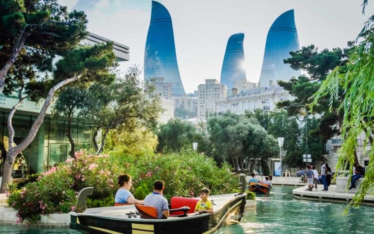 تقدم بطلب للحصول على تأشيرة الدخول إلى مدينة باكو السياحية في أذربيجان