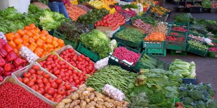 ارتفاع على البصل.. أسعار الخضروات والدجاج في غزة اليوم السبت
