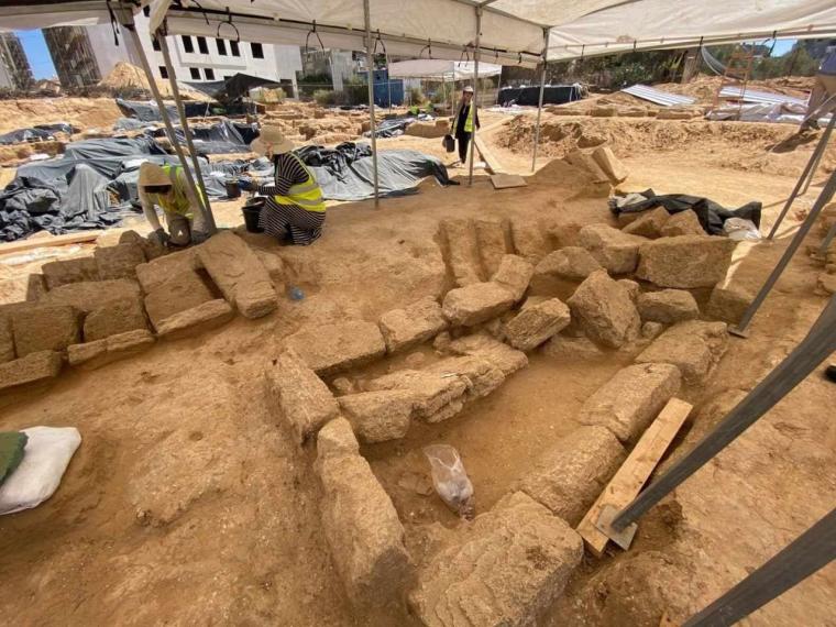 العثور على مقابر في المقبرة الرومانية في شمال غزة