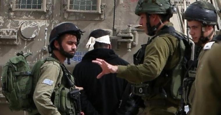 قوات الاحتلال تعتقل شابًا في الضفة الغربية- ارشيف